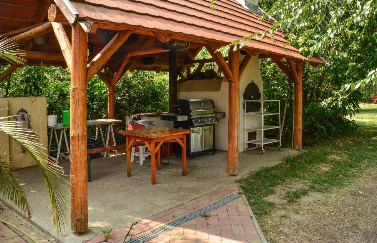 Antal-Tavi Fogado Es Horgaszparadicsom Szentes Exterior photo